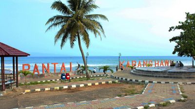 Objek Wisata Pantai Kabupaten Sukabumi Masih Sepi Wisatawan