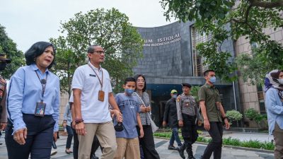 Jelang Libur Nataru, Menparekraf Tinjau Kesiapan TMII