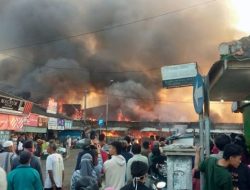 Ratusan Kios Di Pasar Ciawi Tasikmalaya Terbakar