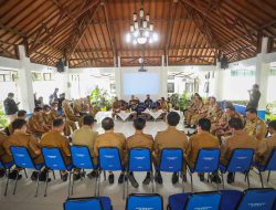 Wali Kota Bandung Sampaikan 4 Isu Strategis dalam Rapat Bersama Camat