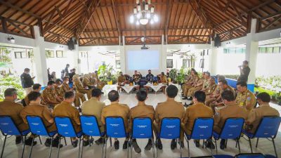 Wali Kota Bandung Sampaikan 4 Isu Strategis dalam Rapat Bersama Camat