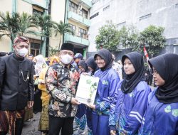 Pemkot Bandung Serahkan Sertifikat Tanah Rumah Ibadah