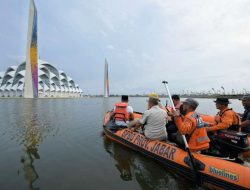Ridwan Kamil Inspeksi Kebersihan Masjid Raya Al Jabbar