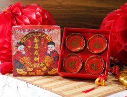 Kue Keranjang Tuai Rezeki Jelang Imlek