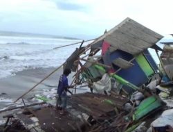 Pantai Citepus Pelabuhan Ratu di Terjang Banjir Rob