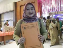 Ribuan Guru SD Honorer di Depok Terima SK