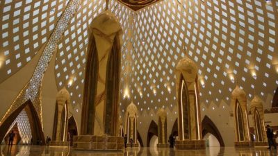 Seorang Balita Jatuh dari Lantai 2 Masjid Al Jabbar