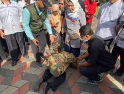 Mensos Risma Sujud di Kaki Guru Tunanetra Saat di Tagih Lahan Hibah