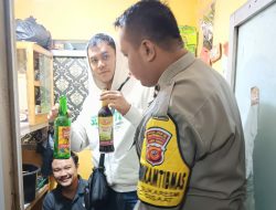 Polisi Razia Minuman Beralkohol Tanpa Izin di Cisaat Kabupaten Sukabumi