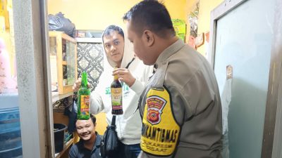 Polisi Razia Minuman Beralkohol Tanpa Izin di Cisaat Kabupaten Sukabumi