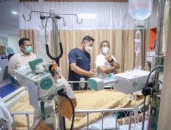 Jenguk Korban Akibat Reklame, Yana Mulyana : Pengusaha Harus Bertanggung Jawab