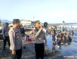 Polsek Palabuhanratu Memberi Himbauan Agar  Wisatawan Berhati-hati Saat Berenang di Pantai