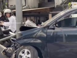 Laka Lantas, Mobil Avanza Tabrak Tiang Flyover Laswi