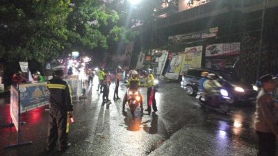 Padatnya Kendaraan, Polisi Berlakukan One way di Jalur Palabuhan Ratu Hingga Cisolok