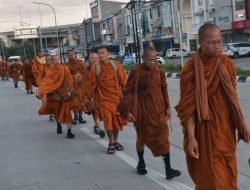 Puluhan Biksu dari Thailand Kini Telah Tiba di Jalur Pantura Subang