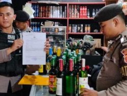 Tim Patroli Presisi Cimahi Sita Ratusan Botol Minuman Keras dan Miras Oplosan