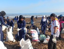Bersih-bersih Pantai Talanca Sukabumi