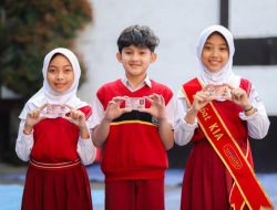 Pemerintah Kota Bandung Menyerahkan 4.464 KIA Kepada Peserta Didik