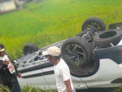 Sebuah Mobil Terjun Ke Sawah di Jalan Kuningan – Ciamis