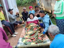Viral Seorang Ibu Melahirkan di Tandu Dalam Perjalanan ke Puskesmas