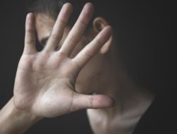 Viral, Pria Paruh Baya Perlihatkan Kelaminnya Depan 3 Wanita