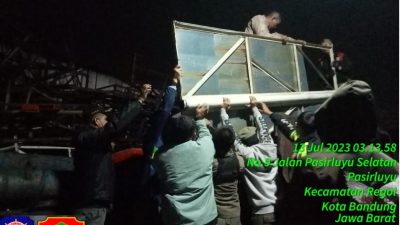 Pemkot Bandung Kembali Tertibkan Reklame Ilegal