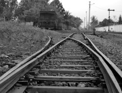 Seorang Pria Tewas Terserempet Kereta Api di Perlintasan Rel kereta Cimincrang Gedebage