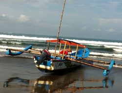 Wisatawan Asal Bandung Meninggal Dunia Tertabrak Perahu di Pangandaran