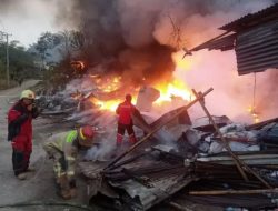 Kebakaran Hanguskan Tiga Gudang di Cimahi