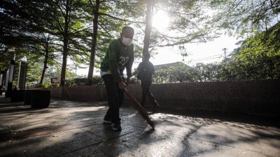Ribuan Warga Kota Bandung Turun Ikut Serta Dalam Acara Bebersih Bandung