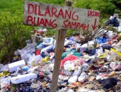 Lihat Orang yang Buang Sampah Sembarangan ? Hubungi 0878-0484-0008