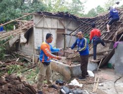Rumah Warga di Banjarsari Ambruk Akibat Diguyur Hujan dan Angin Kencang