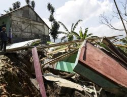Bencana Tanah Bergerak Melanda Sukabumi, 5 Rumah Rusak, Warga Terpaksa Mengungsi