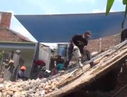 Rumah Ambruk di Kabupaten Bandung Timpa Pemilik