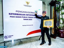 Disdik Jawa Barat Sabet Penghargaan OPD Informatif