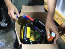 Operasi Gabungan Satpol PP, Denpom, dan Polrestabes Bandung Berhasil Amankan Ratusan Botol Minuman Beralkohol Tanpa Izin