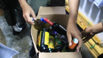 Operasi Gabungan Satpol PP, Denpom, dan Polrestabes Bandung Berhasil Amankan Ratusan Botol Minuman Beralkohol Tanpa Izin