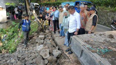 Upaya Tanggulangi Dampak Longsor, Penjabat Gubernur Jawa Barat Monitoring Lokasi di Dago Bengkok