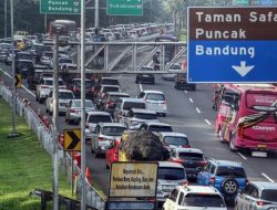 Kemacetan Parah di Jalur Puncak Bogor, Polisi Terapkan Sistem One Way dan Ganjil-Genap