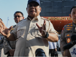 Prabowo Jenguk Polisi Luka Ricuh Demo, Janjikan Kenaikan Pangkat Luar Biasa